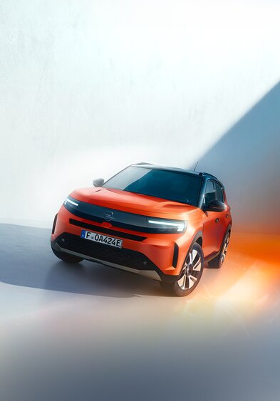 Ein Bild des beworbenen Opel Frontera in Kanyon Orange.