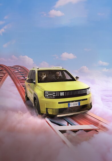 Ein Bild des beworbenen Fiat Grande Panda Elektro in Gelb.