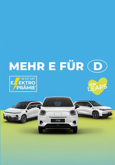 Eine Ansammlung von drei Fahrzeugen der Marke Leapmotor.